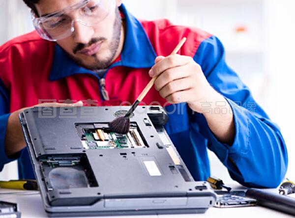 技術支持中的計算機維修工作