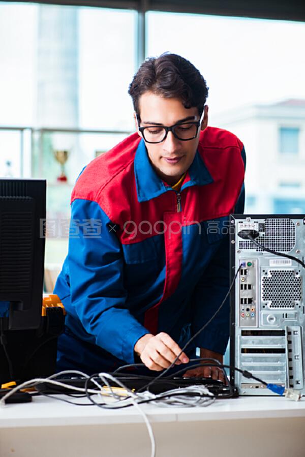 計算機(jī)修理工 車間里的技術(shù)與責(zé)任